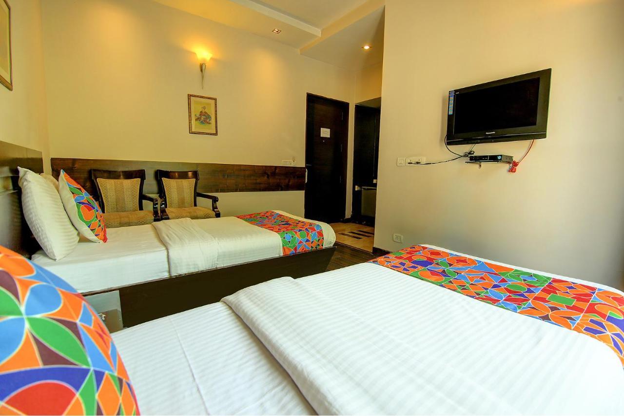 FabHotel Phoenix Hospitality Gurgaon Buitenkant foto